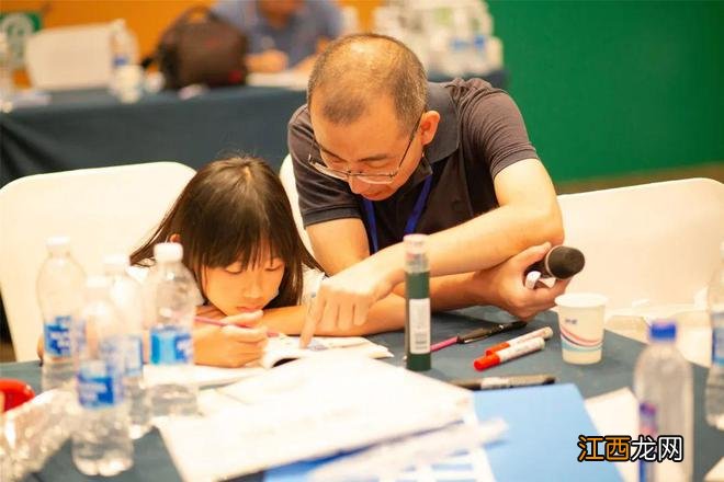 这位学习心理专家说，“普娃”和“学霸”差距的根源，在于有没有补上学习系统的漏洞