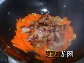 腊肉炒胡萝卜放些什么好吃