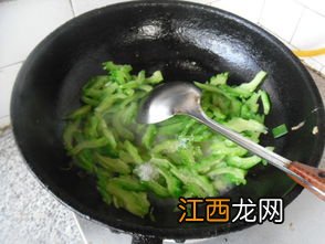 素炒苦瓜放什么好吃