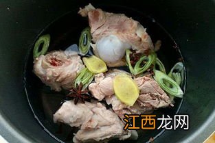 大骨头炖酸菜需要炖多久能熟