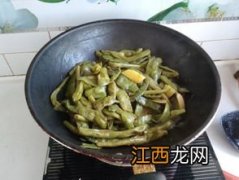 土豆烧芸豆要煮多久