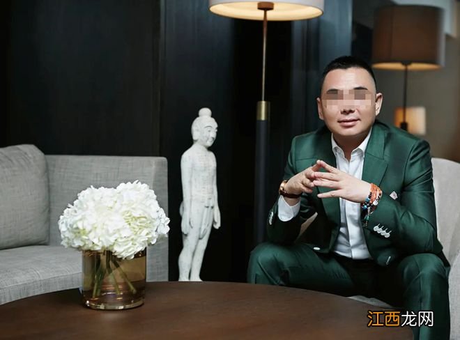 疯狂收割女星后，“钻石王老五”皈依佛门，如今又被曝欠薪躲债？