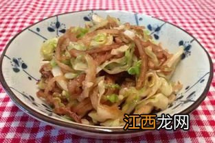 圆白菜炒饼还放什么