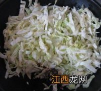 圆白菜炒饼还放什么