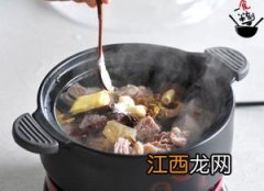 鸽子放砂锅炖多久