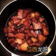 小炖肉里面能放什么菜