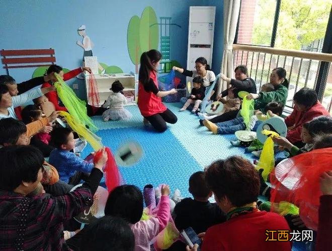 婴幼儿照料之困：高价托育还是“绑架”老人