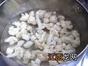 怎么9用火腿炒菜花