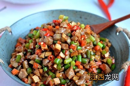 小肉丁烧什么菜