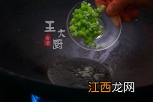 火腿肠配什么做面条好吃