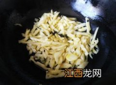 藕 辣椒和什么炒素三样