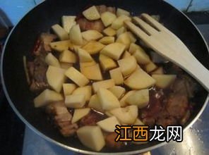 土豆块烧五花肉怎么做好吃