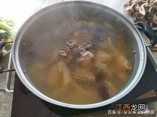 老鸡汤火锅配什么菜