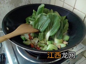 咸萝卜丁和什么炒好吃