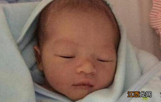 11斤重的男宝出生七天,一直都没睁眼,赶忙带去医院,结果是这样