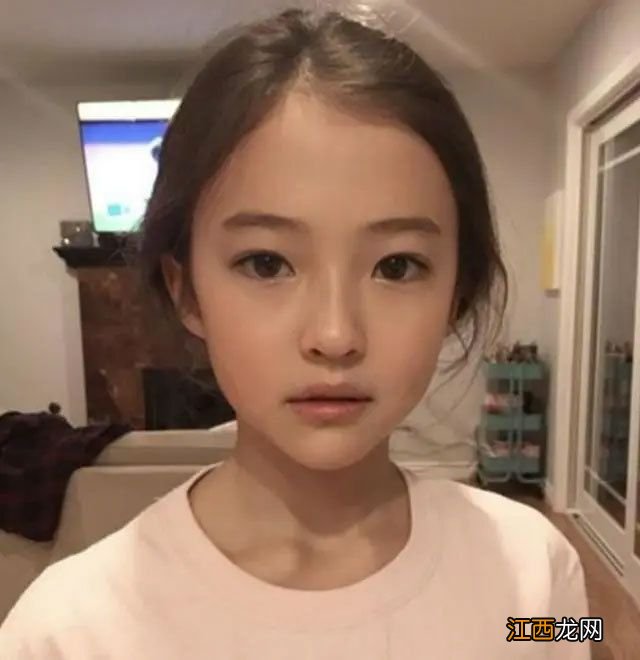 女儿越长越漂亮，爸爸怀疑不是亲生的，做完亲子鉴定妈妈后悔不已