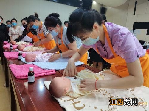 体验了育儿保姆的一天，带孩子，没有想象的简单