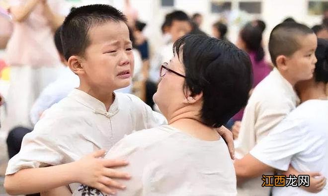 试用期内，宝妈带8岁的儿子参加公司聚餐，结果第二天就被开除了