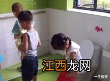 3岁女儿从幼儿园回家，抓着裤子说不能尿尿，脱下裤子妈妈炸了