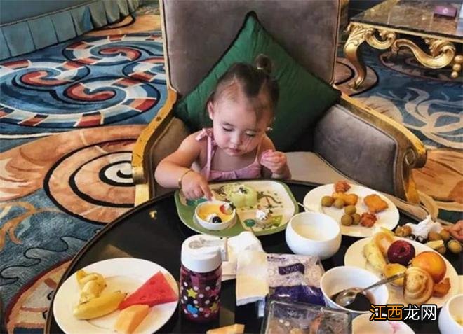 2017年,女CEO花50万买精子,生五国混血宝宝,如今又买精生二胎