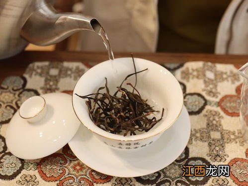 怎么倒茶给客人