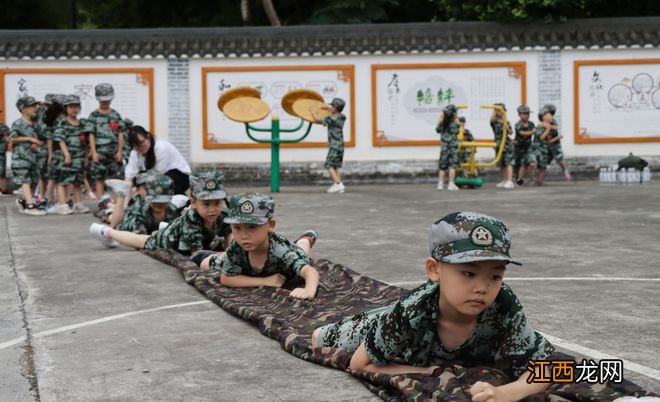 雨城区第一幼儿园:喜迎二十大,军梦筑童年