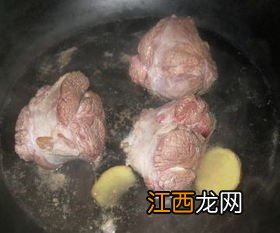 煮银耳汤里面都放什么食材