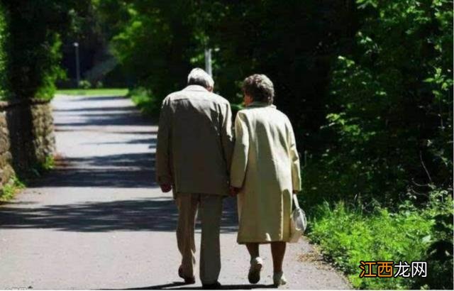 女儿是“香馍馍”已成历史?有女儿家庭将迎来三大压力,太难了