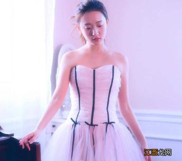 15岁少女典型的别人家孩子，经常被骚扰，父母希望孩子变丑