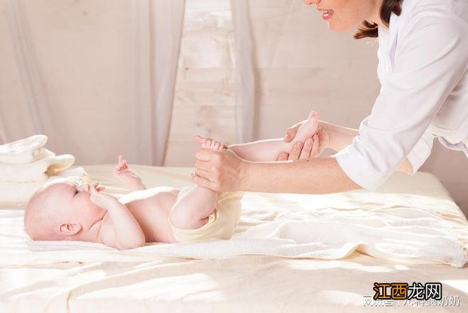 宝宝总是使劲抻很常见,但有这4个表现要及时就医!很容易被忽略