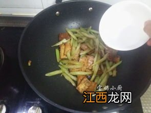 豆腐和芹菜怎么炒好吃吗