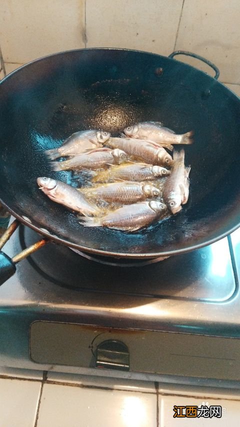 冻鱼怎么煎新鲜