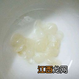 桃胶皂米角炖多久