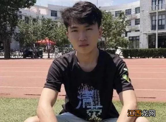 他674分考上清华,面对采访痛哭,父亲日挑200担沙供他读书