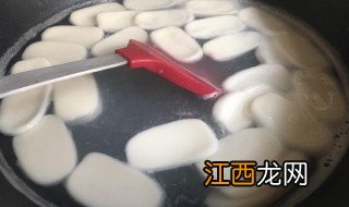 油泼脚踏糕做法步骤 怎样做油泼脚踏糕