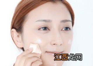 天气灰暗用妆容来点亮心情