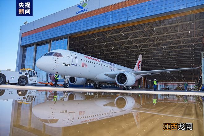 全球首架国产C919大型客机正式交付首家用户东航:两舱布局,164座