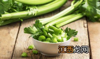 芹菜腌制不变色方法 芹菜怎么腌制不黄