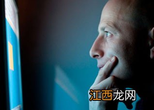 男性睡前用电脑的危害是什么