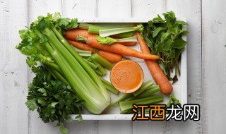 芹菜木耳炒粉条怎么做 芹菜木耳炒粉条的烹饪方法