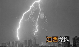 阵雨和雷阵雨的区别