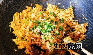 黄金鱿鱼炒饭如何做 黄金鱿鱼炒饭的烹饪技巧分享