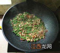 豌豆米炒肉末要煮多久