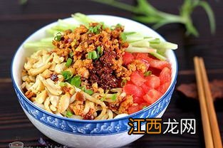 油炸花生米拌面怎么做