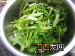 腌芹菜花生咸菜怎么做好吃