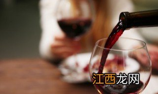 喝红酒可以吃菠萝吗 喝葡萄酒可以吃菠萝吗