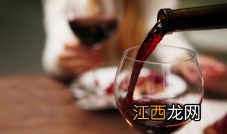 吃小龙虾可以喝红酒吗 吃龙虾可不可以喝红酒