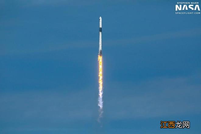 SpaceX 通过“猎鹰 9”火箭发射龙飞船向国际空间站运送物资