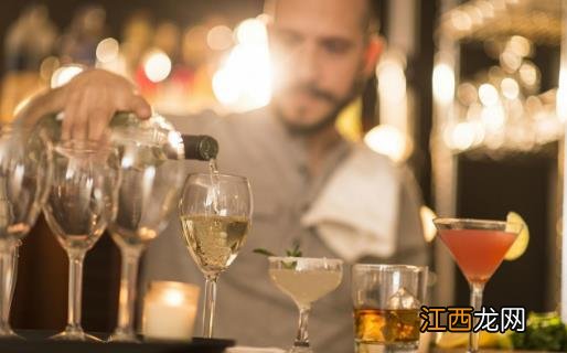 世上最坑爹的饮酒谎言 酒后多喝水减轻喝酒的伤害