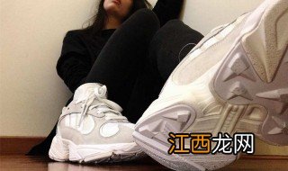 女生老爹鞋怎么搭配衣服 女生老爹鞋怎么搭配